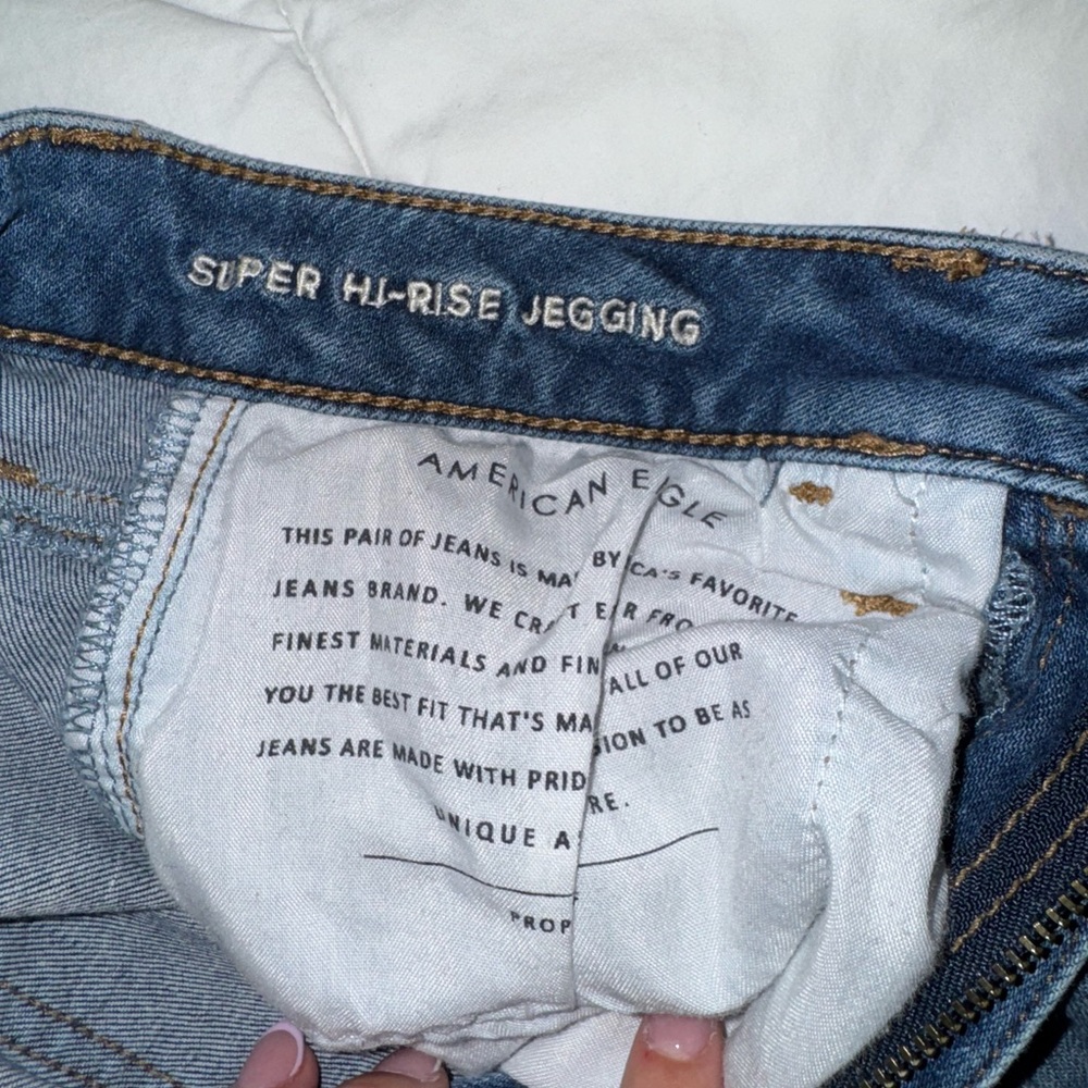 Distressed Blue Jeans - Picture 6 of 7